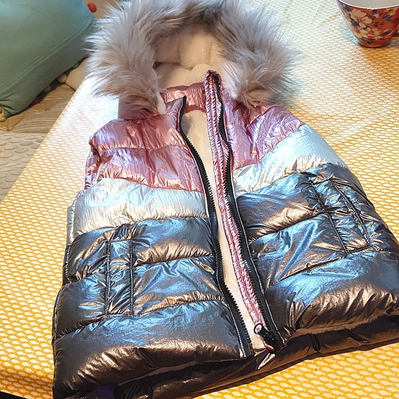NWoT NEW 5-7yrs, Girl's sleeveless zip up Hoodie jacket, gorgeous. fleece lined - Picture 8 of 9